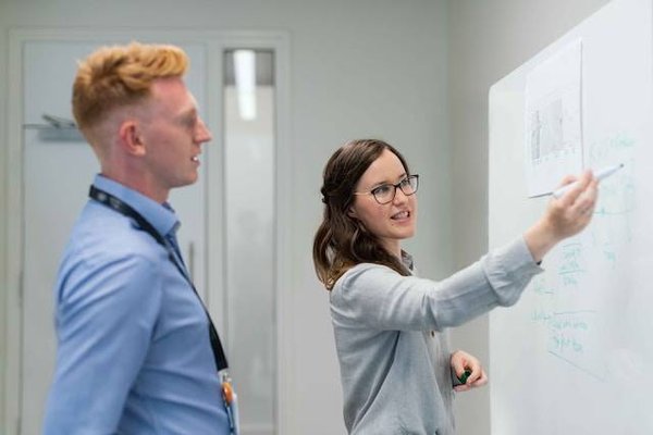 Examinons les avantages et les inconvénients de l'entrepreneuriat social et solidaire